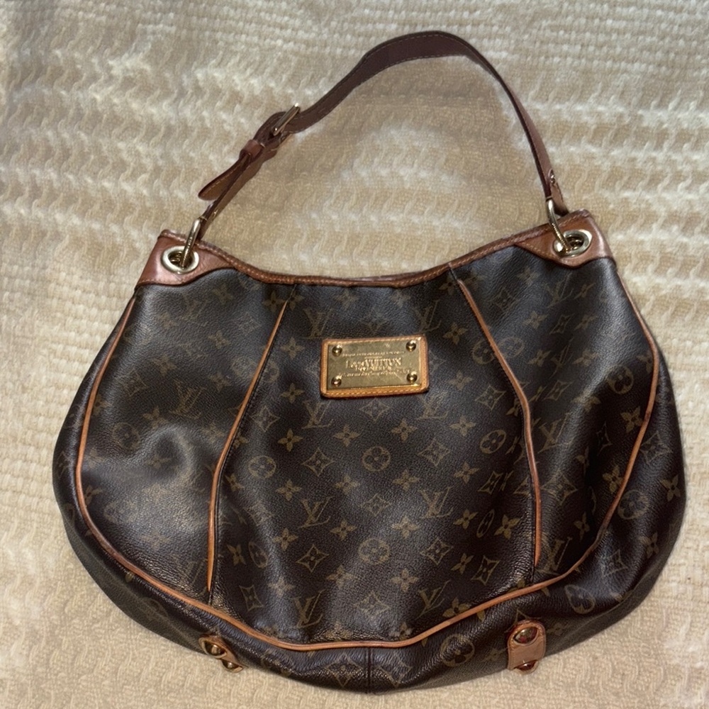 Authentic Galleria GM Louis Vuitton bag